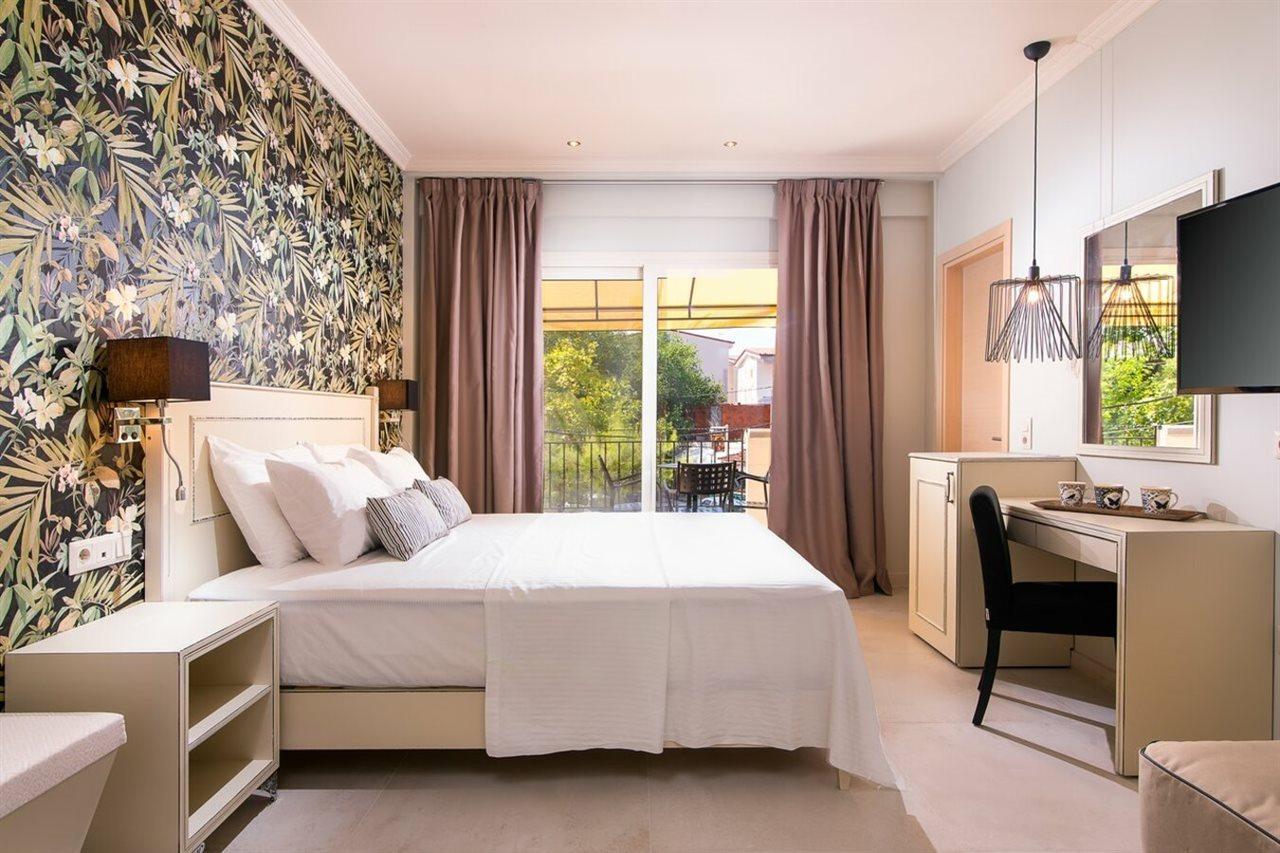 Neikos Mediterraneo Luxury Suites Hanioti Bagian luar foto