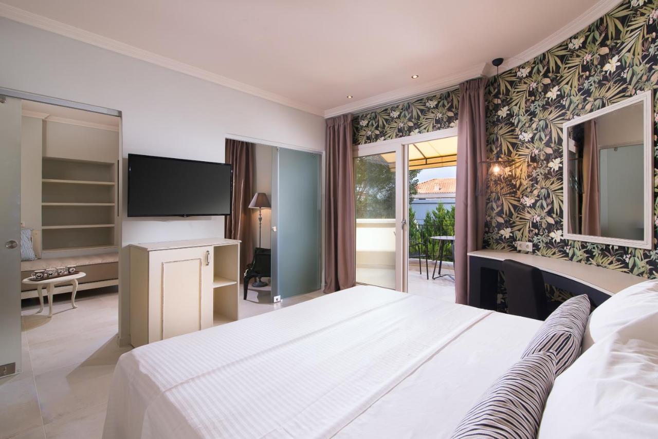 Neikos Mediterraneo Luxury Suites Hanioti Bagian luar foto