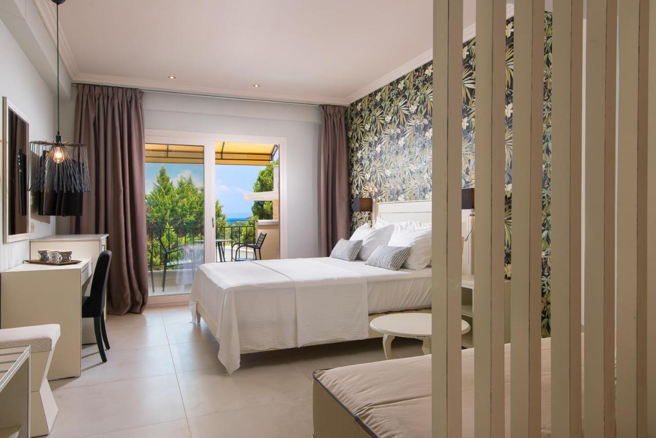 Neikos Mediterraneo Luxury Suites Hanioti Bagian luar foto