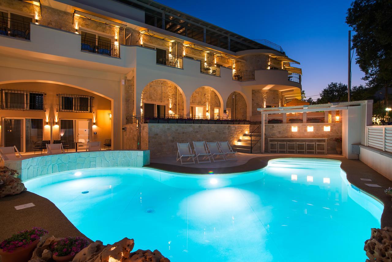 Neikos Mediterraneo Luxury Suites Hanioti Bagian luar foto
