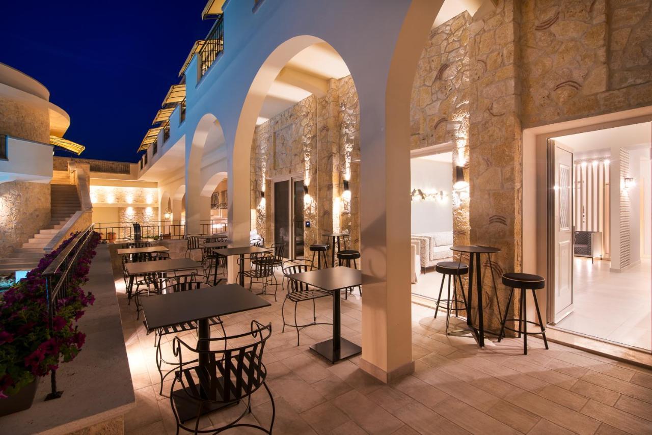 Neikos Mediterraneo Luxury Suites Hanioti Bagian luar foto