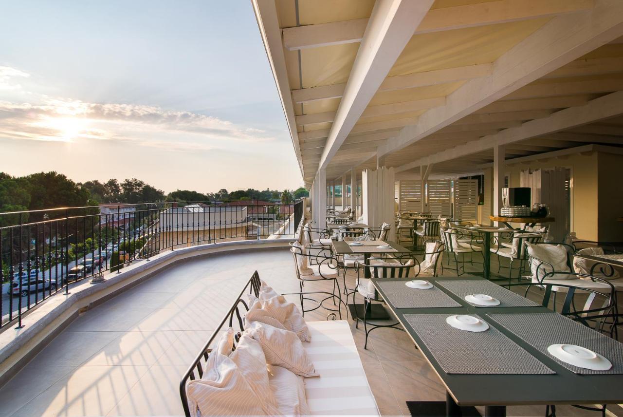 Neikos Mediterraneo Luxury Suites Hanioti Bagian luar foto