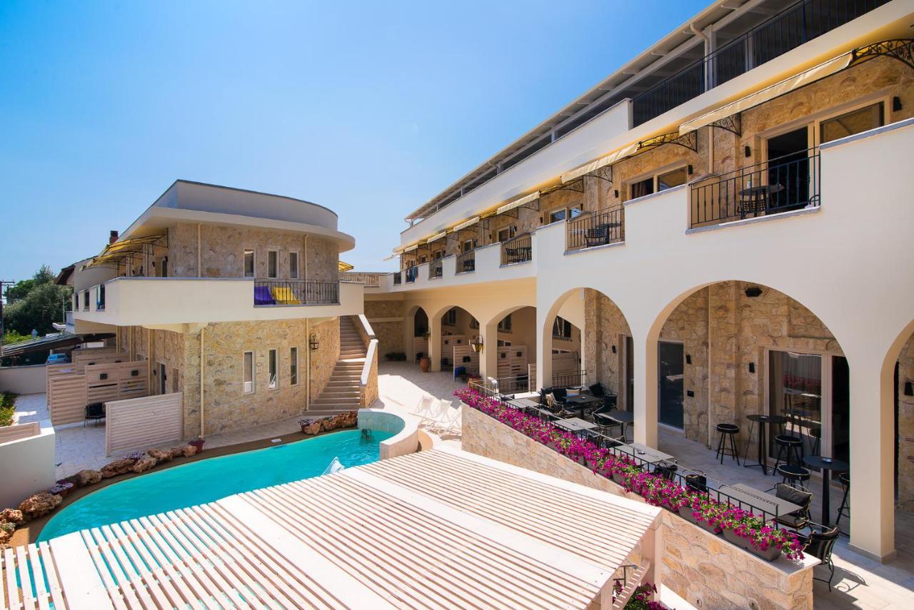 Neikos Mediterraneo Luxury Suites Hanioti Bagian luar foto